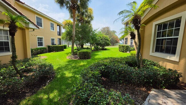 Foto del edificio - 3 bedroom 3 bathroom 2 car garage townhome in Mission Inn.
