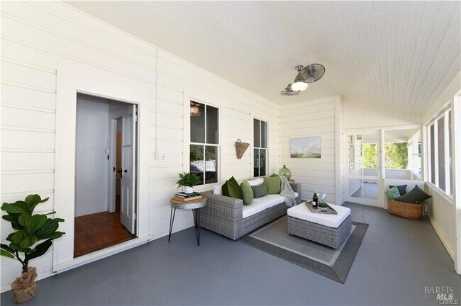 Foto del edificio - 1445 Tainter St