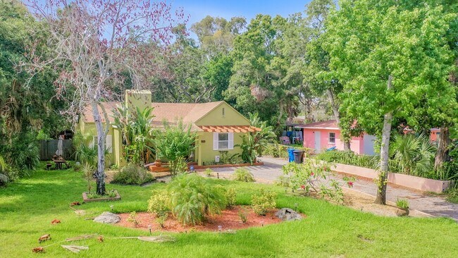 Foto del edificio - Charming Three bedroom one bath with huge ...