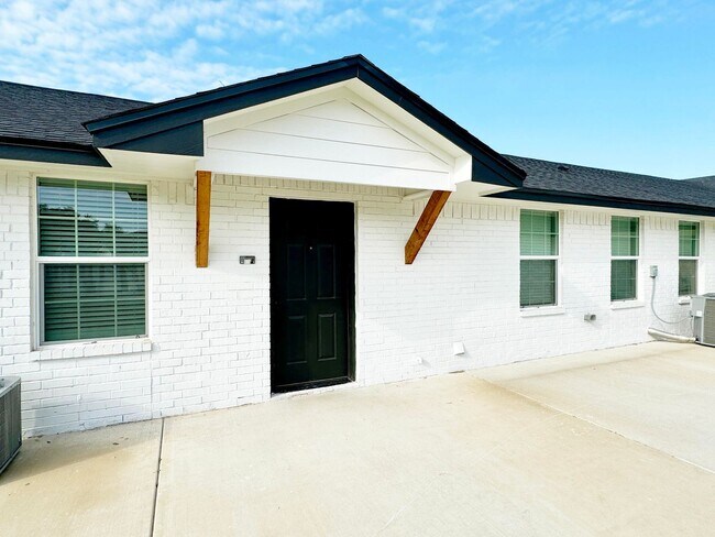 Foto del edificio - 9114 Apartment Homes || Midway ISD || Water & Electricity Paid