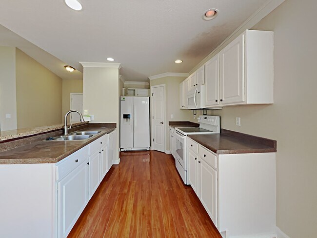 Building Photo - 4230 Kingsfield Dr