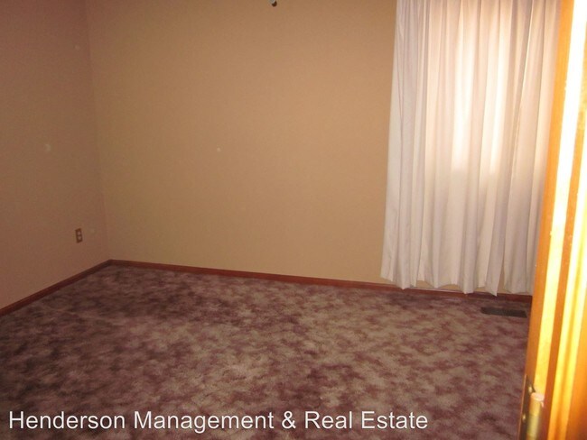 Building Photo - 789 Essex Dr