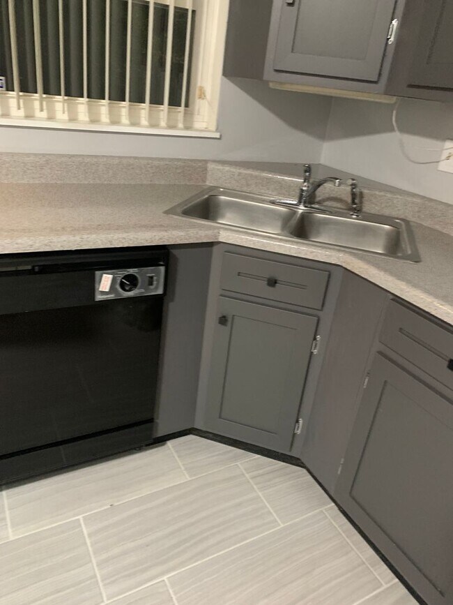 Foto del edificio - Beautiful 3 bed 1 bath home.  Wait till yo...