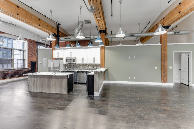 Photo - 1822 E Glenwood Ave Apartment