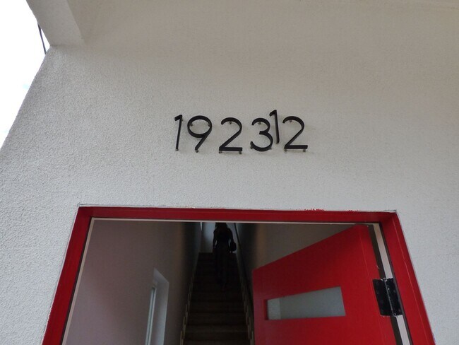 Foto del edificio - 1925 Holly Dr.