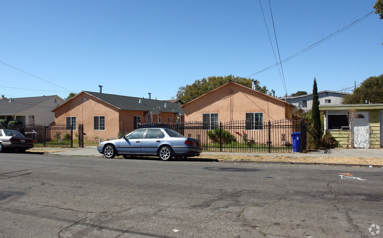 Building Photo - 625-629 18th St