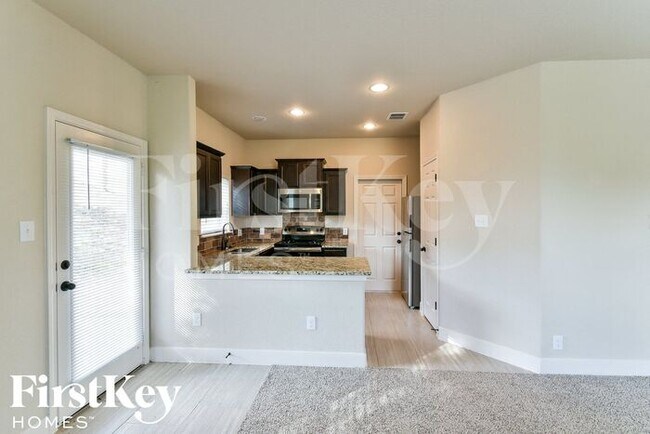 Foto del edificio - 6518 Woodstock Dr