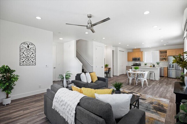 Building Photo - 2201 Tapia Wy