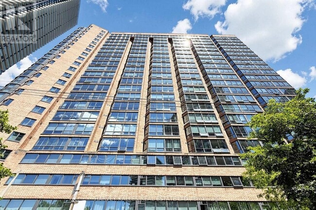 Building Photo - 1055 Bay St.