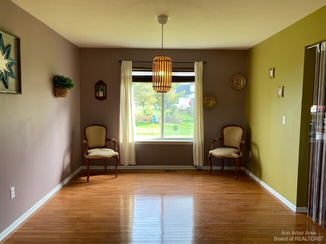 Building Photo - 5727 Sunrise Dr