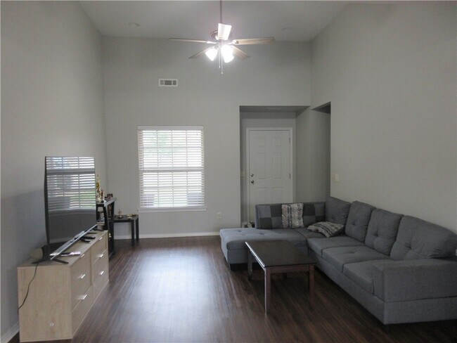 Foto del edificio - 3304 SW Deerfield Blvd