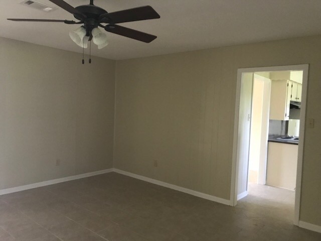 Foto del edificio - 1102 Meadowbrook St
