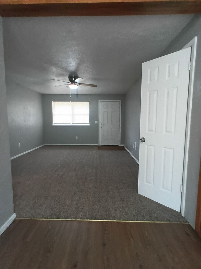 Building Photo - 3221 Greenbrier Terrace