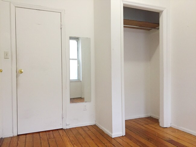 Building Photo - 239 Kingsland Ave