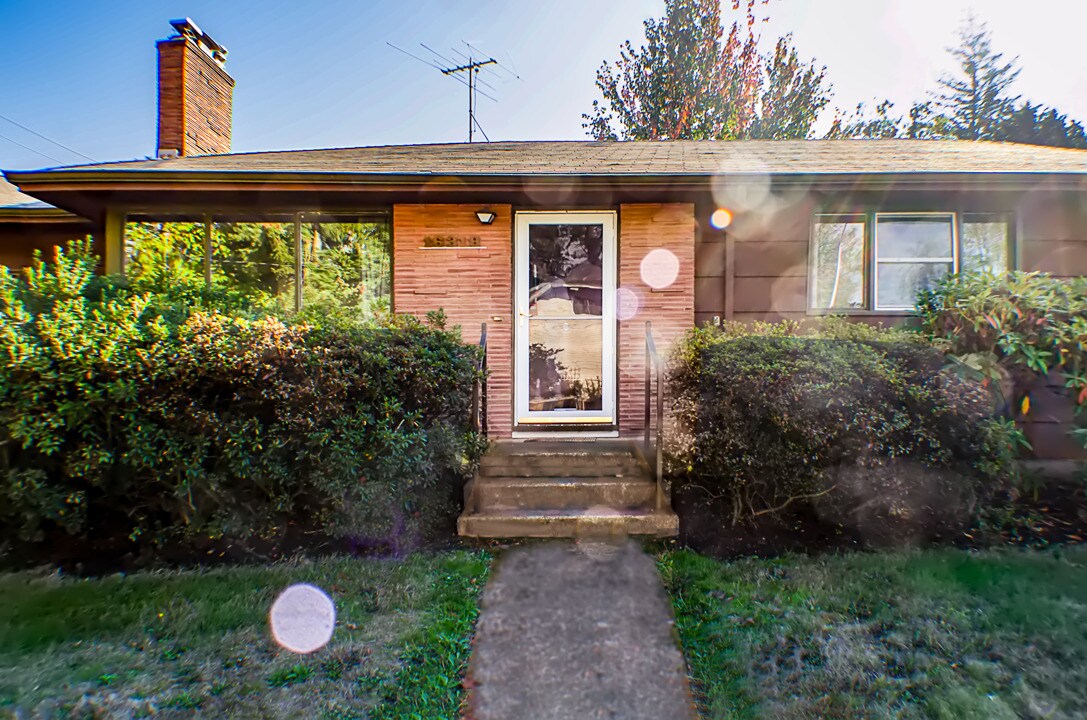 16318 SE Taggart St, Portland, OR 97236 House for Rent in Portland