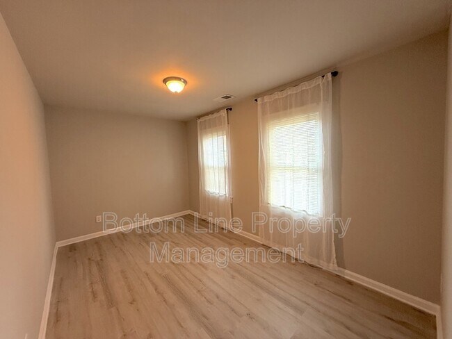 Foto del edificio - 613 1/2 Charlotte Ave