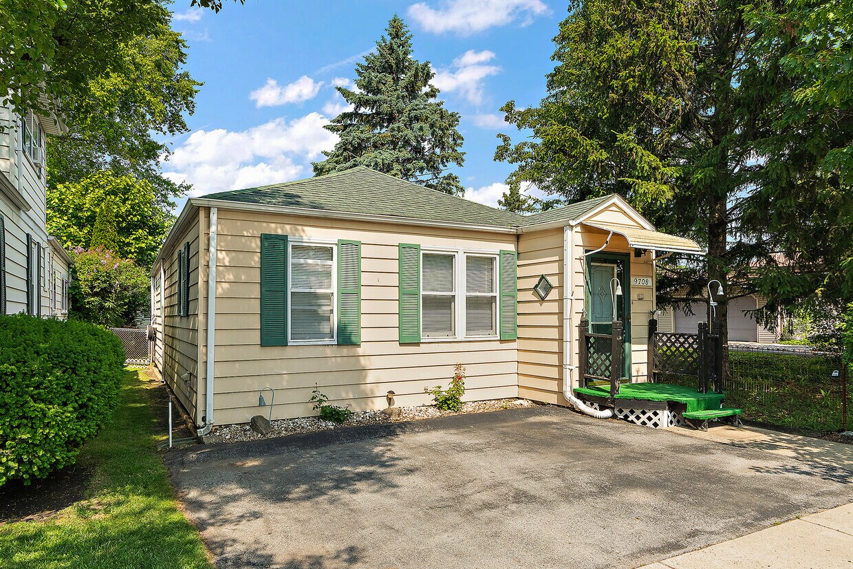 Primary Photo - 9708 Melvina Ave