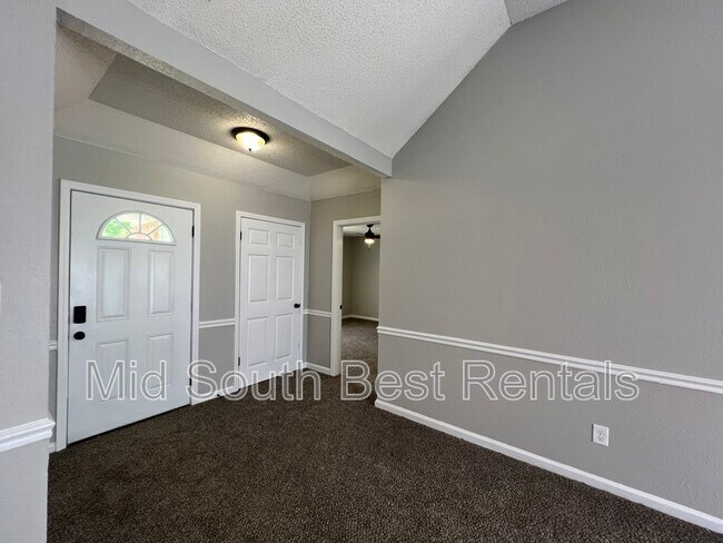 Building Photo - 4642 Pembine Dr