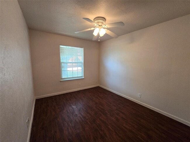 Building Photo - 613 Wagon Wheel Dr