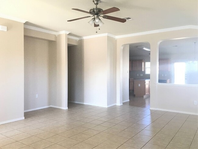 Building Photo - 5709 Mosaic Trl- 4BD, 2BA, 2GA!