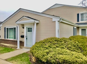 Building Photo - 1547 Quaker Ln