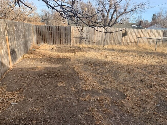 Building Photo - Fantastic 3BD/1BA!