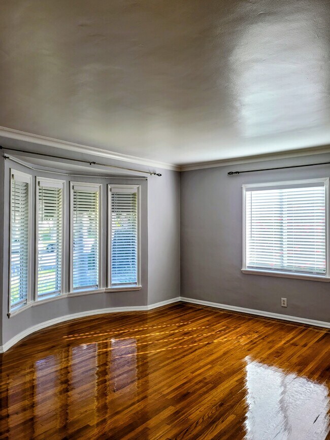 Foto del edificio - 305 N Palm Ave