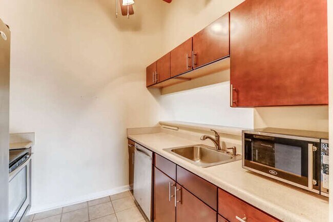 Foto del edificio - Updated Condo in Quiet corner of Glen Burnie