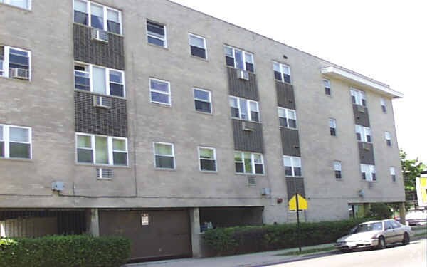 Building Photo - 2653-2655 W Bryn Mawr Ave