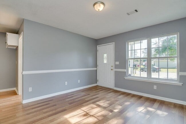 Building Photo - A Classic Act