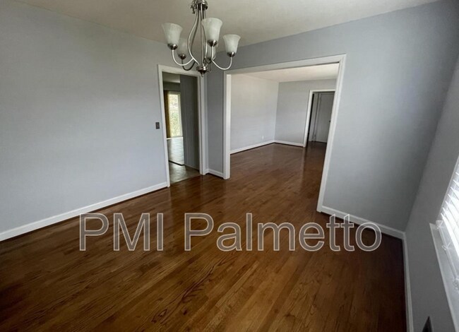 Foto del edificio - 916 Riverview Dr