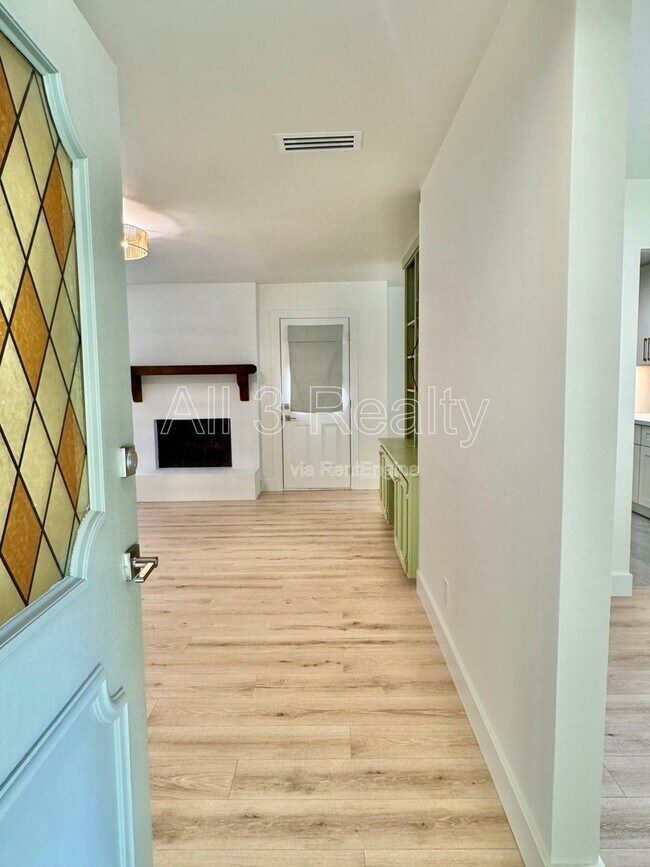 Building Photo - 3224 Little John Dr