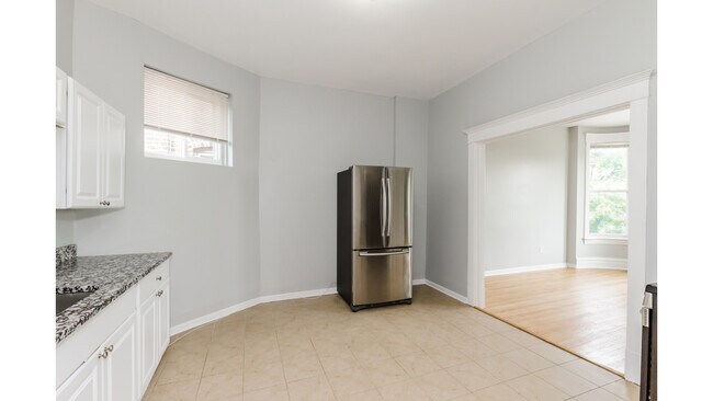 Foto del edificio - 3131 W Augusta Blvd