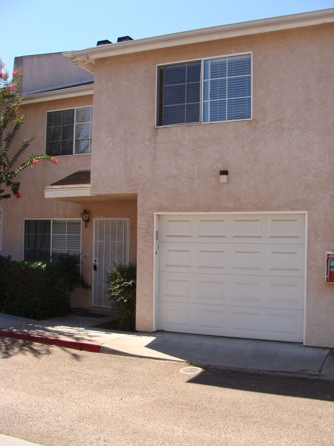Building Photo - 1031 S Mollison Ave