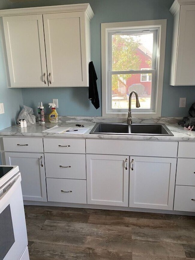 Foto del edificio - 3 Bedrooms, 1 Bathroom Single Family Home in Brainerd, MN w/garage