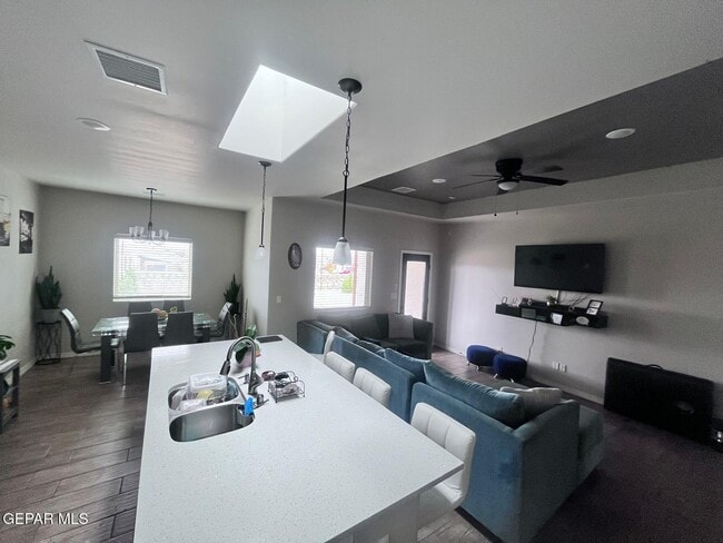 Foto del edificio - 12873 Haxby St