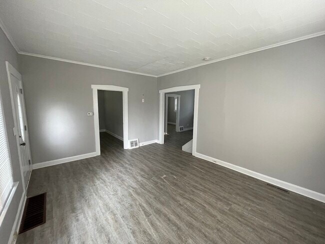Building Photo - John Ball Park 4 bedroom 1.5 Bathroom Home