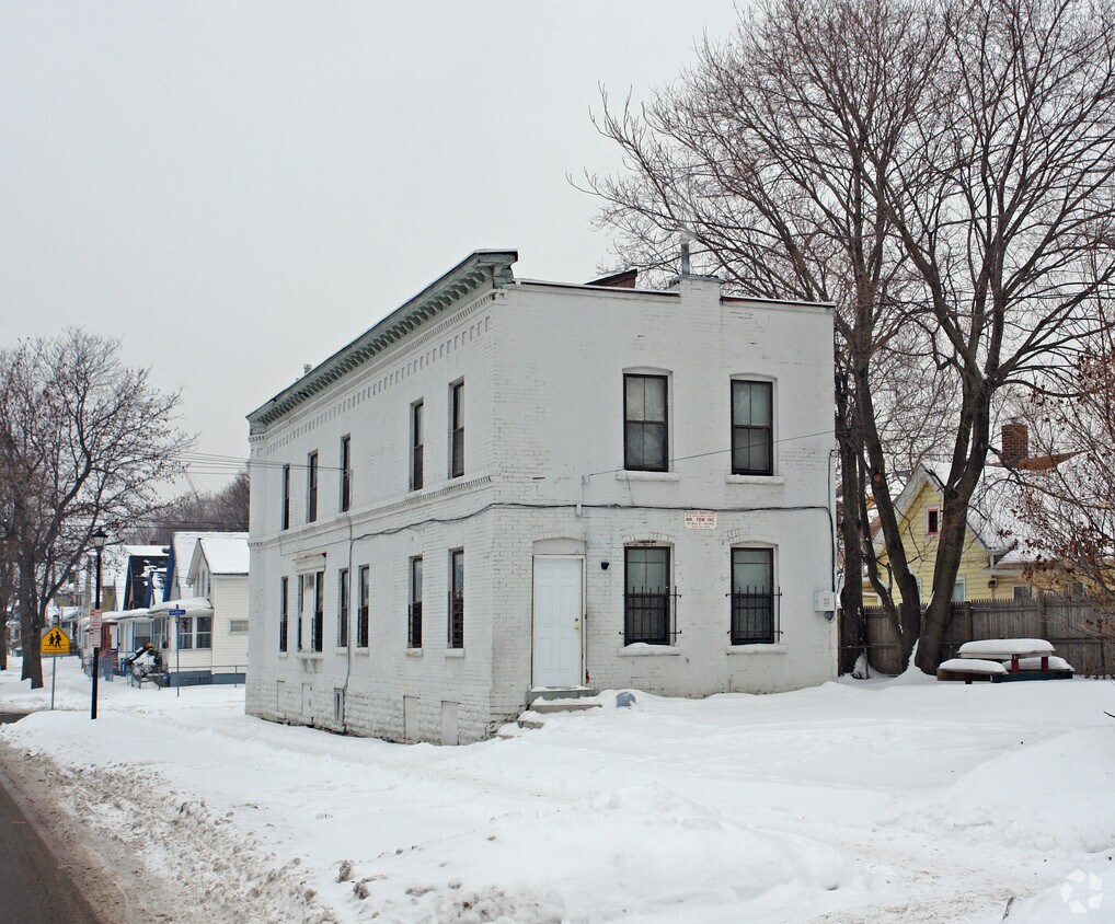 Building Photo - 100 Harris St