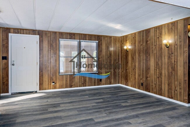 Building Photo - 563 Terry Trl