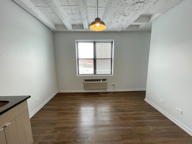 Foto del edificio - 5718 N Winthrop Ave