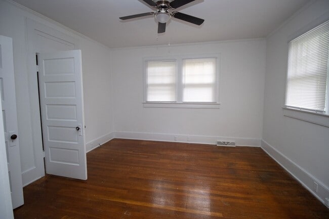 Building Photo - 1213B Suber Street – Stylish, Comfortable ...