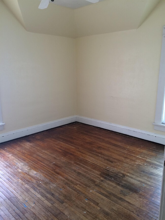 Building Photo - 203 Cutler St