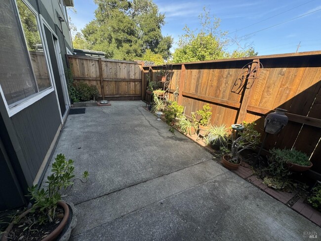 Building Photo - 1080 Los Gamos Rd