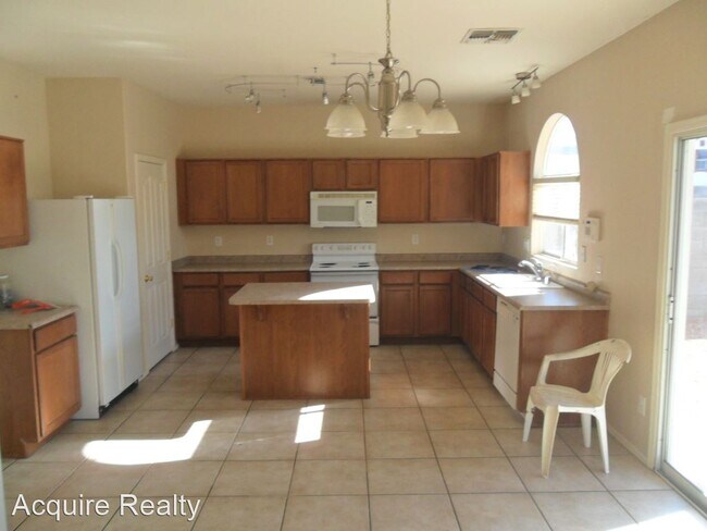 3 br, 2.5 bath House - 2506 S 90th Ln photo'