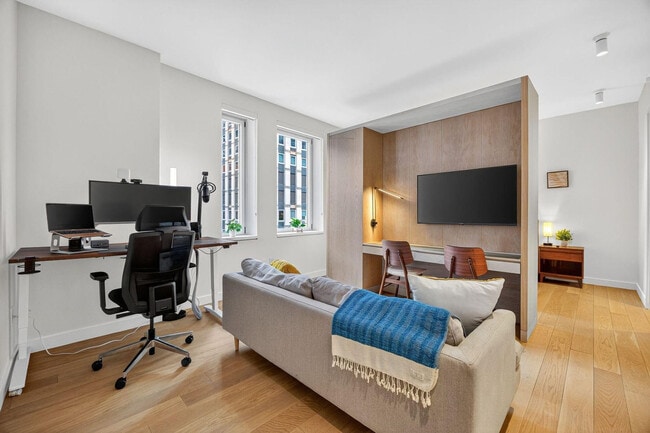 Building Photo - 84 William St