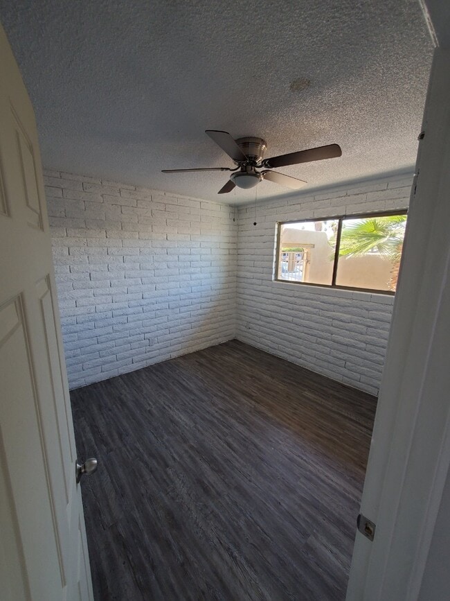 Building Photo - 2Br/1Ba Updated South Scottsdale Apartment