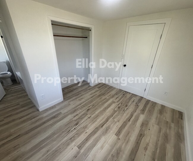 Foto del edificio - 610 N Ash St