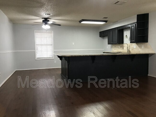 Foto del edificio - 124 Thompson Circle