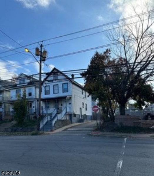 Building Photo - 330 Somerset St