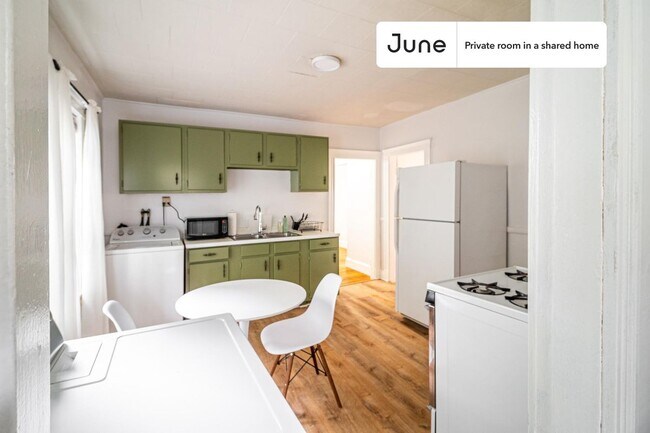 Foto del edificio - Room in Shared 4 bed/1 bath home